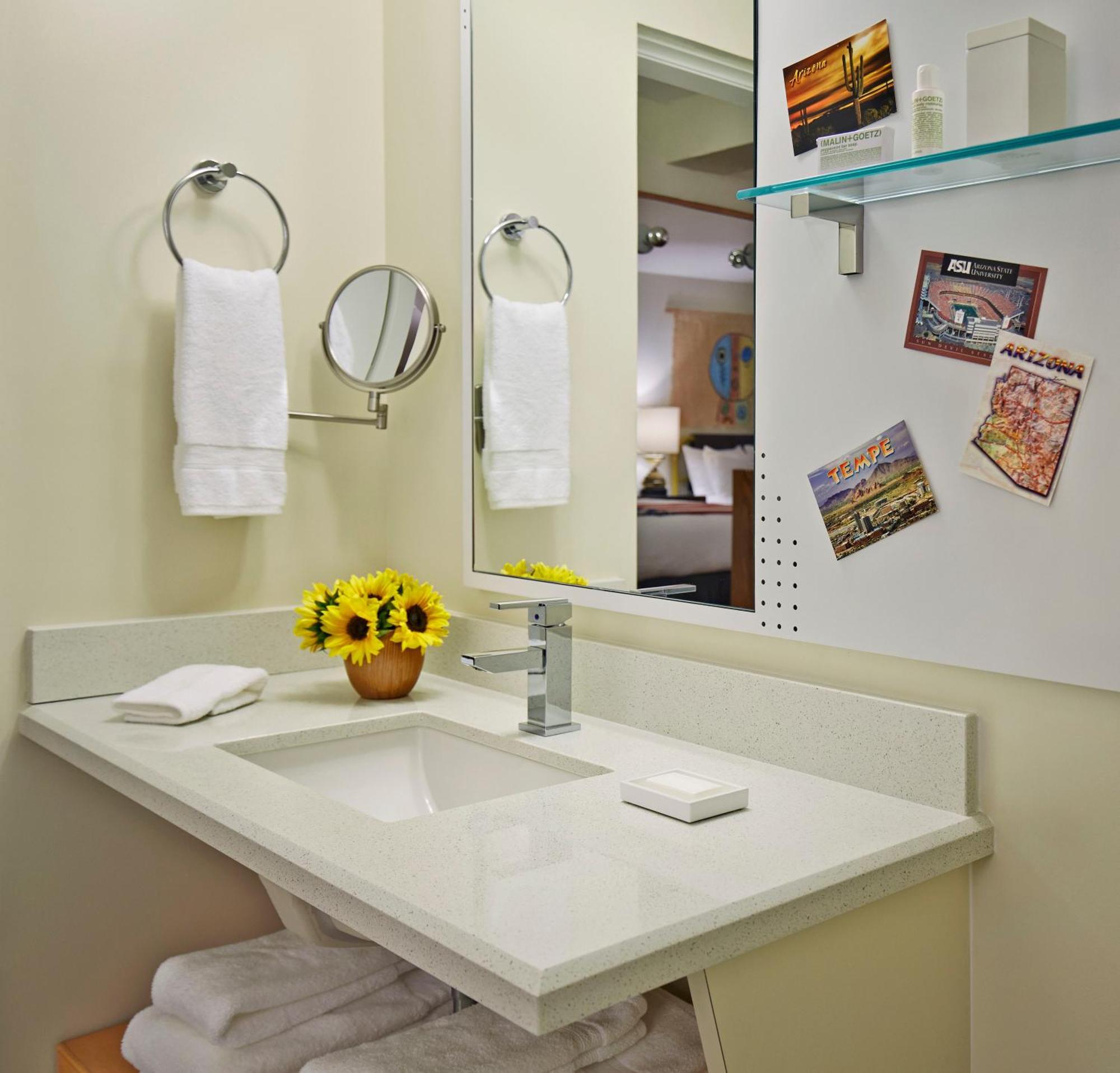 Graduate By Hilton Tempe Hotel Kamer foto